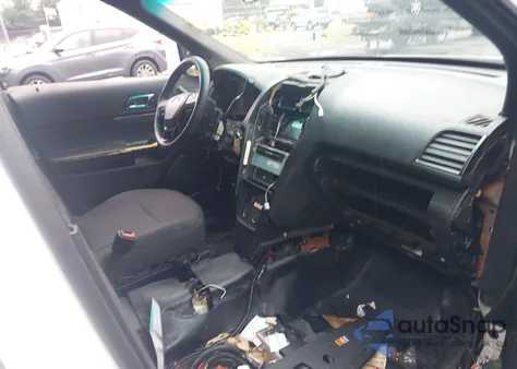 2016 Ford Police Interceptor z USA, uszkodzony, nr VIN 1FM5K8AR9GGC42360